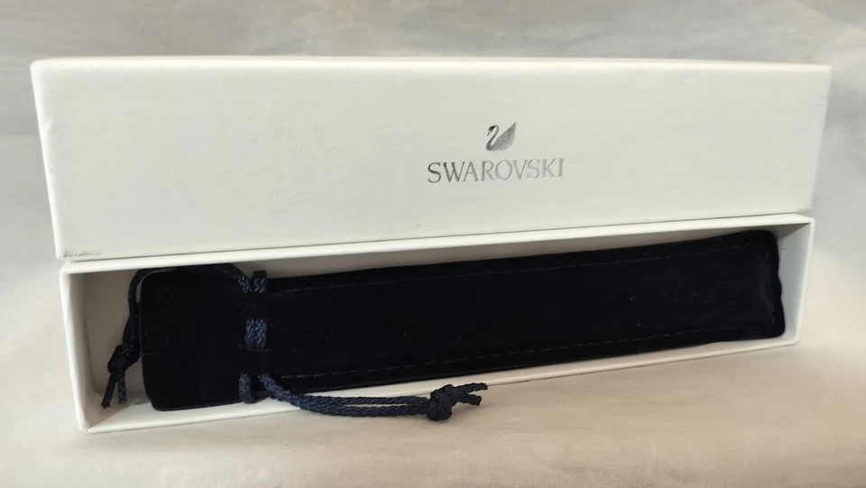 Bolígrafo cristalino SWAROVSKI blanco con cristales transparentes, caja y bolsa Foto 1 de 4