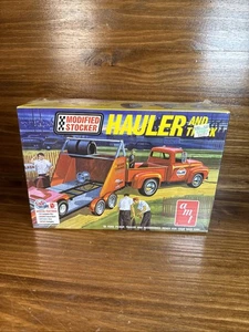 AMT - MODIFIED STOCKER HAULER AND TRUCK - 1:25 SCALE KIT #1310 - FACTORY SEALED - Bild 1 von 6