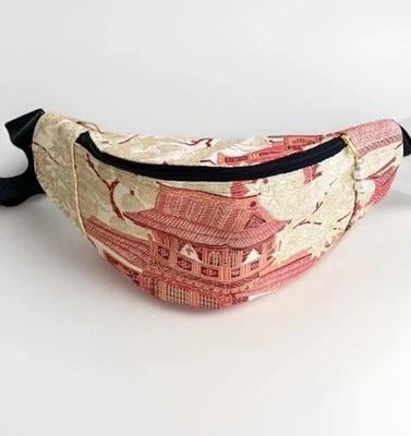 Riñonera de Colección Kimono Japonés Obi Hecha a Mano Motivo Templo Reciclado Foto 1 de 4