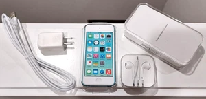 Apple iPod Touch 5th Gen A1421 16GB Factory Reset Bundle w/Earphones & Case - Picture 1 of 14