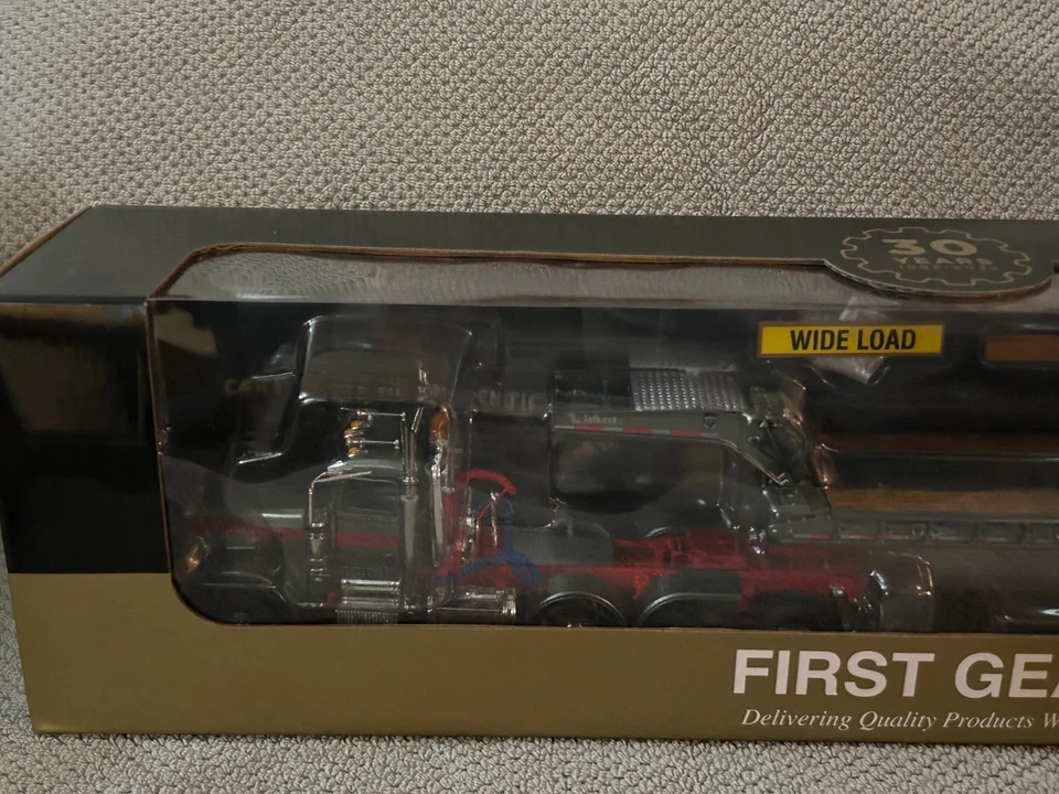 first gear 30th anniversary peterbilt 367 tri-axleday cab/tri-axle lowboy 1/50 - Image 1 of 4