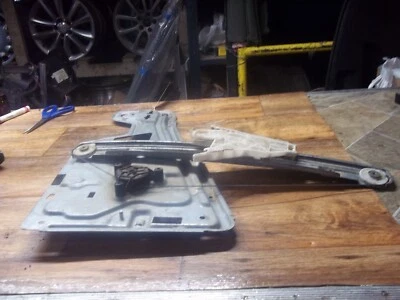 08-09 2008-2009 CHEVY EQUINOX LADO IZQUIERDO CONDUCTOR VENTANA DELANTERA MONTAJE REGULADOR  Foto 1 de 4