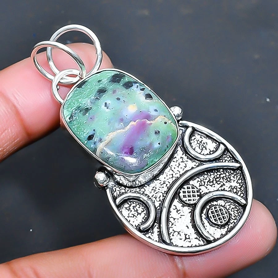 Colgante de joyería hecha a mano de piedras preciosas de zositio de rubí 2,08" Foto 1 de 1