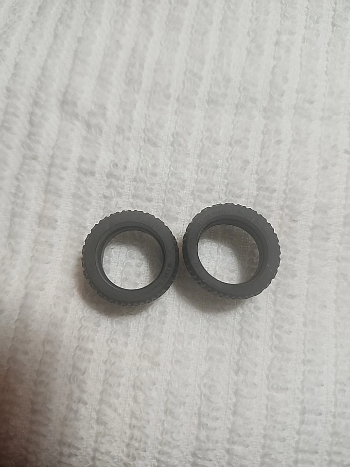 Lote de 2 pneus de borracha preta Lego, 21 mm P x 9,9 mm, 11209 (028-173) - Imagem 1 de 1