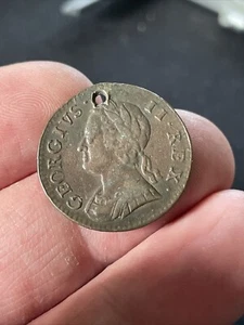 1754 KÖNIG GEORGE II KUPFER PFENNIG MÜNZE GEBOHRTES LOCH SCHÖNE MÜNZE HERVORRAGENDE QUALITÄT - Bild 1 von 13