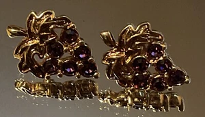 Vintage Avon Purple Rhinestone Grape Cluster Pierced Stud Earrings Gold Tone - Picture 1 of 10