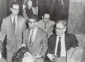 1954 Drahtfoto National Board der Kommunistischen Partei Mitglieder am Detroit Court - Bild 1 von 2