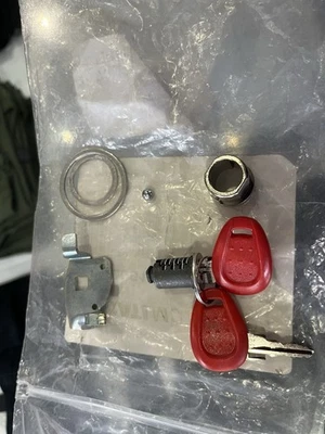 Ducati Multistrada 1000/1100 Pannier Lock & Keys 69910051A - Image 1 of 2