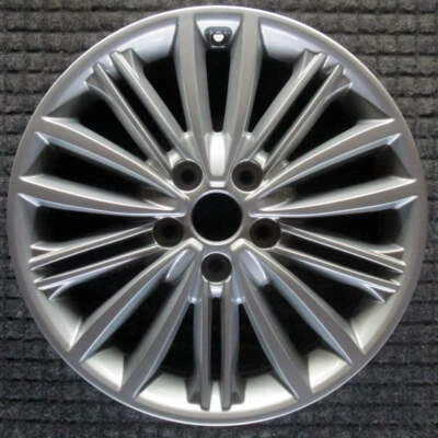 Rueda Hyundai Kona pintada 17 pulgadas OEM 2018 a 2021 Foto 1 de 3