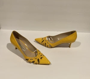 Manolo Blahnik  Yellow Patent Leather  Cut Out Pumps with Kitten Heel  Size 39 - Picture 1 of 7