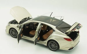 1/18 Scale Toyota Camry 2024 9th Generation Silver Diecast Car Model Toy - Picture 1 of 7