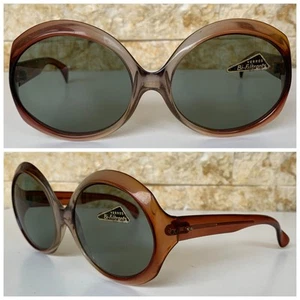 GAFAS DE SOL REDONDAS VINTAGE DE LOS AÑOS 50 HECHAS EN FRANCIA ETIQUETAS VERDES TORTUGA SIN USAR GRANDES - Imagen 1 de 19