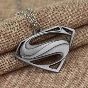 Großer Buchstabe "S" Superman Anhänger Halskette grau/silber Modeschmuck - Bild 1 von 4