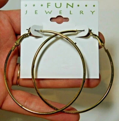 Nwt Spaß Riesiges Schmuck Modische Ohrringe Nieten Reifen Rund Goldfarben B19 - Bild 1 von 2