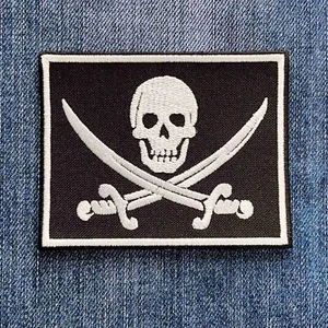 Jolly Roger Patch | Pirate Skull Biker Motorcycle Outlaw Crossbones Cool Logo - Picture 1 of 2