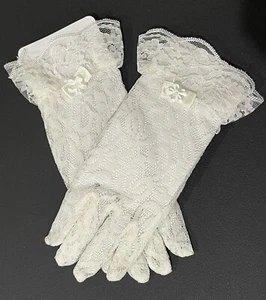 Girls Gloves Simply Charming White Lace First Communion Wrist Size 4-7 New - Picture 1 of 8