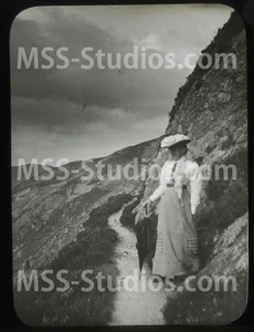 EDWARDIANISCHE DAME auf PRÄCIPICE SPAZIERGANG, DOLGELLAU WALES 1906 fotografisches Glasdia - Bild 1 von 2