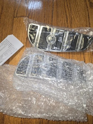 2006 Harley Softail FLSTCI Heritage 经典原始设备制造商乘客左右脚钉 — 第 1/2 张图片