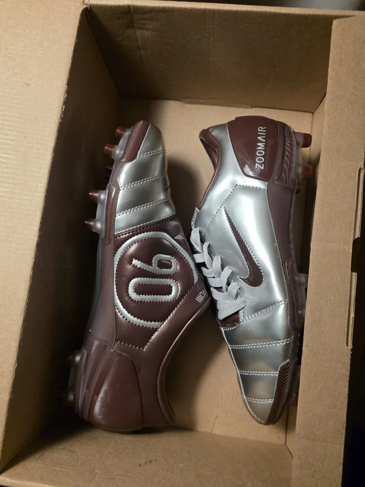 Total 90 White Cleats Size 9 - Image 1 of 4