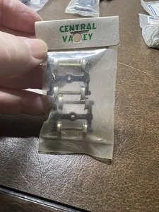 Camiones de carga de metal HO con resortes Central Valley T-55 Bettendorf con 33 - Imagen 1 de 3