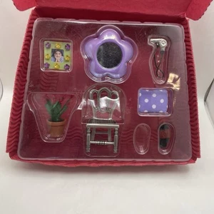American Girl AG Minis Purple Room Flowery Luxe Little Things im Ruhestand - Bild 1 von 9