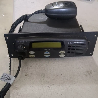 Motorola CDM1250 RADIO AAM25KKD9AA2AN and Bracket - Image 1 of 4