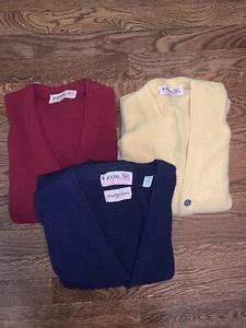 (3) Vintage IZOD Strickjacke Pullover rot blau gelb Made in USA Gr. Large Knopf - Bild 1 von 12