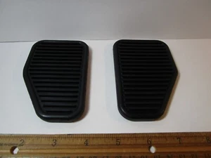 OEM Ferrari Set of Rubber Brake Clutch Pedal Pads 308 328 348 355 Testarossa NEW - Picture 1 of 1