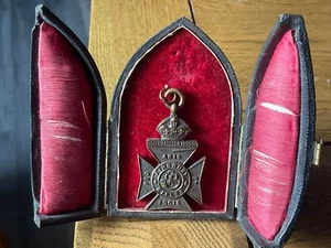 1900-1902 Finsbury Rifles badge - Picture 1 of 1