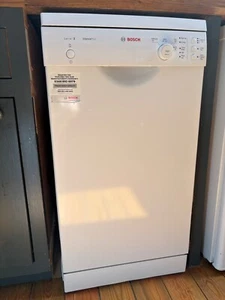 Bosch series 2 silence plus dishwasher - slimline free standing. Great condition - Picture 1 of 4