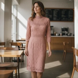 Vestido Vaina Downeast Encaje Rosa Malva Medio Cuello Alto - Imagen 1 de 13