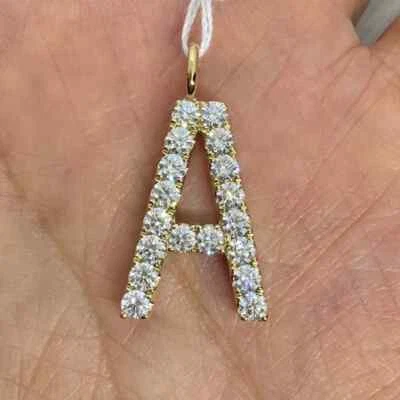 Кулон из желтого золота 14 карат с буквой «А» и инициалом выращенным в лаборатории бриллиантом круглой огранки 0,80 карата - Изображение 1 из 4