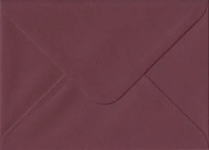 Sobre tamaño tarjeta de felicitación engomada rojo burdeos 133 mm x 184 mm (5 "x 7") 120 g - Imagen 1 de 1