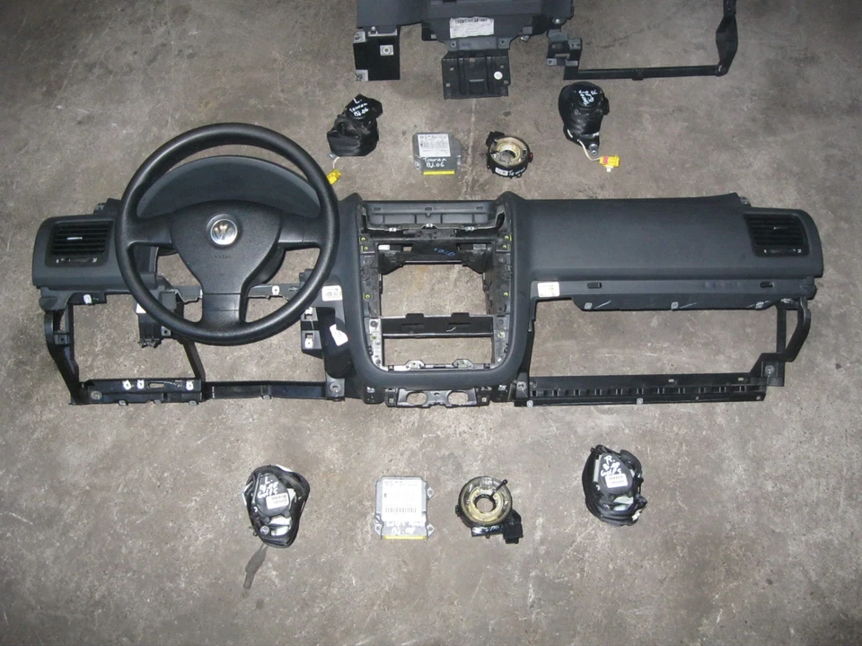 VW Golf 5 Kombi Variant Bj08 Amaturenbrett Lenkrad kmpl mit Steuergerät usw - Bild 1 von 1