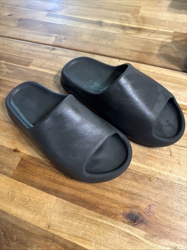 ADIDAS Yeezy Slides