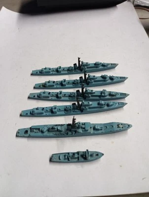 Tri-ang Minic British Destroyer (Blue) 1/1200 Scale Model Ships 6 Lot  - Image 1 of 4
