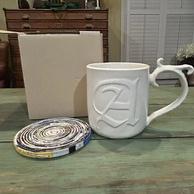 Caneca Pottery Barn A-Z "A" cor marfim xícara de café letra monograma inicial pergaminho - Imagem 1 de 4