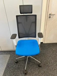 Nowy Styl 4ME MESH Bürostuhl mit Kopfstütze - Bild 1 von 3
