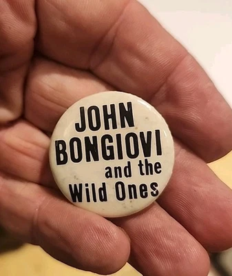 De colección 1982 John Bongiovi and The Wild Ones 1.25" Pinback botón Jon Bon Jovi Foto 1 de 2