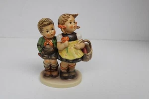 Hummel Goebel Figurine To Market 49 3/0 TMK 5 Made in Germany - Imagen 1 de 9