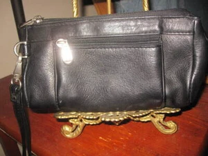 Le Donne Leather Collective Black Wristlet Clutch EUC - Picture 1 of 8