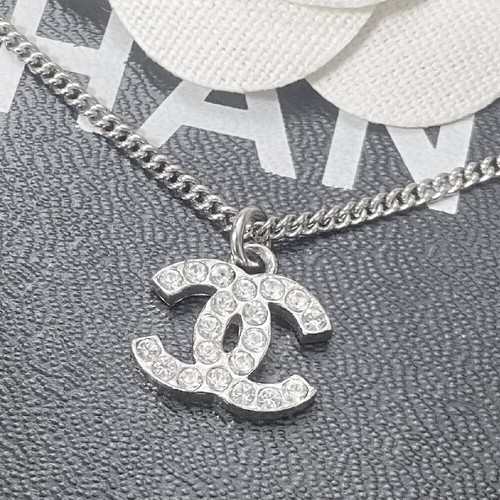 Collana CHANEL CC Logo Strass Ciondolo 17" Tono Argento F12W Autentica #3899