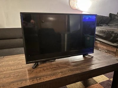 Sceptre X32 32-inch LCD Flat Screen TV with HDMI and Remote - Image 1 of 2