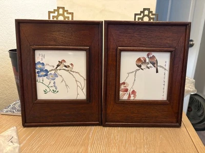 Cabide de bronze vintage assinado chinês pintado à mão azulejos porcelana pássaros - Imagem 1 de 4