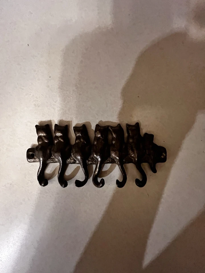 Soporte de pared para llave de gato de latón SPI San Pacific, San Francisco Foto 1 de 4