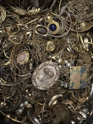 Vintage Estate Now Jewelry Lot 5 pieces NO junk SILVER AND GOLD TONE - Image 1 of 4