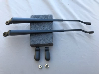 1989 Mazda 323 Wiper Arms - Image 1 of 4