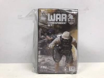 10502 TA ACID RAIN FAV-A28 War Correspondent Set 3.75 1/18 - Image 1 of 4