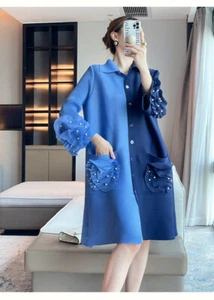 2024 gefalteter Herbst Color Blocked Cardigan Rock mit Nagel Perlen Revers Kleid - Bild 1 von 19