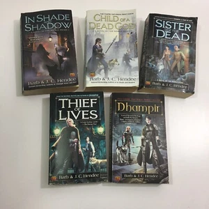 EDLE DEAD Saga Dhampir Dieb lebt Schwester totes Kind Gott Schatten Widerrist J C Hendee - Bild 1 von 11